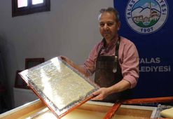 Tarihi konak atölyeye çevrildi; 2 bin yıllık yöntemle sanatsal kağıtlar üretiliyor