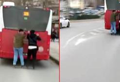 Otobüsün arkasına tutunan patenli çocukların tehlikeli yolculuğu kamerada