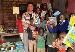 Uganda'da kurduğu kütüphaneyle yetimlere umut oldu
