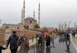 Tarih kenti Edirne’ye, bayramda yağmura rağmen ziyaretçi akını