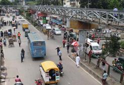 Bangladeş'te otobüs ile tren çarpıştı: 12 ölü, 26 yaralı