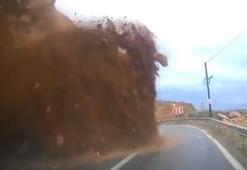 Mersin'de cipin kaya parçalarının altında kaldığı heyelan kamerada