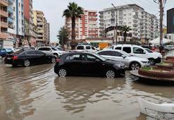 Kızıltepe’de sağanak nedeniyle cadde ve sokaklar göle döndü