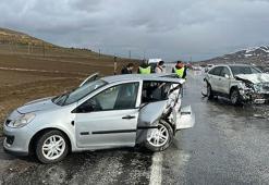 Sivas'ta 3 aracın karıştığı zincirleme kaza: 1 ölü, 5 yaralı