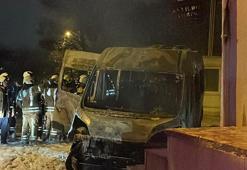 Sarıyer'de park halindeki minibüste çıkan yangın yandaki iş yerine sıçradı