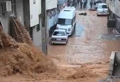 Şanlıurfa’da sağanak nedeniyle cadde ve sokaklar göle döndü