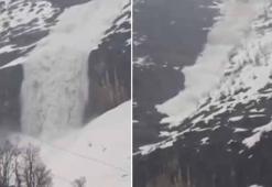 Beytüşşebap’ta çığ düşme anı kamerada