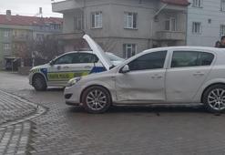 Otomobiller çarpıştı; aynı aileden 1’i çocuk 3 yaralı
