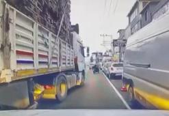 TIR'dan inip, bıçakla otomobile saldırdılar