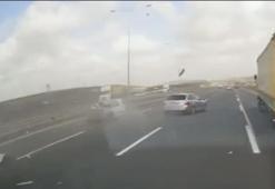 Arnavutköy’de makas atan sürücünün bariyere çarptığı kaza kamerada