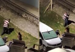 Evinin önüne gittiği eski eşiyle tartışan kişiyi, komşular sopayla dövdü; olay kamerada