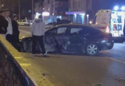 Kediye çarpmamak için manevra yapıp refüjdeki korkuluklara vurdu; 2 yaralı