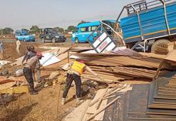 Nijerya'da yolcu taşıyan kamyon devrildi: 10 ölü, 20 yaralı