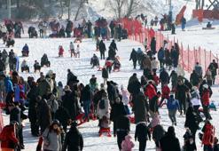 Kar kalınlığının 240 santimetre ölçüldüğü Palandöken'de kayak sezonu uzadı