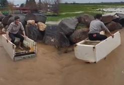 Yola dolan suda hurda buzdolabı kasasıyla ilerledi