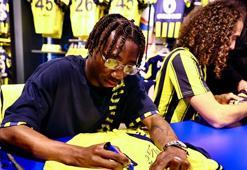 Guendouzi, Cherif ve Nene imza gününde taraftarlarla buluştu