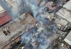 İzmir'de sanayi sitesinde yangın; 7 iş yeri zarar gördü
