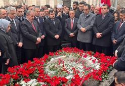 Muhsin Yazıcıoğlu, mezarı başında anıldı