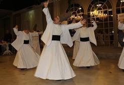 Down sendromlu çocukların semazen ve zeybek gösterisi beğeni topladı