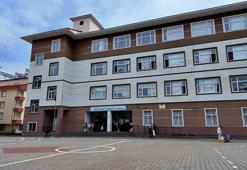 Sınıfta sıkılan kar spreyinden etkilenen 30 öğrenci hastaneye kaldırıldı