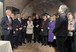 TÜ Senatosu'ndan Balkan Savaşları şehitlerine tabyada anma; kanlı sancağa karanfil bıraktılar