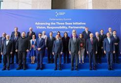 TBMM Başkanı Kurtulmuş, Üç Deniz Girişimi Parlamenter Zirvesi’nde aile fotoğrafına katıldı