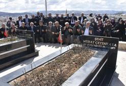 Düşen helikopterde Yazıcıoğlu ile birlikte hayatını kaybeden 4 kişi, mezarları başında anıldı