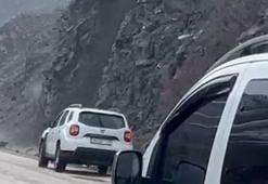 Yüksekova'da heyelan anları kamerada