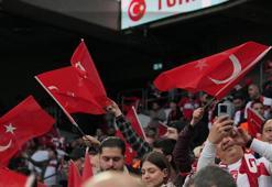 Milli maçtan renkli kareler