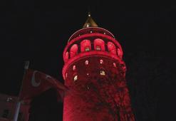 Galata Kulesi 'Multipl Miyelom' hastalığına farkındalık kapsamında kırmızı ışıklarla aydınlatıldı