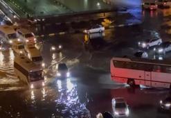 Hatay'da sağanak; cadde ve sokaklar göle döndü