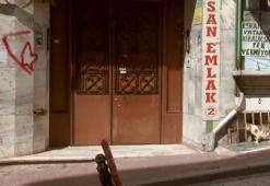 Fatih'te evde tartıştığı eşini döverek öldürdü