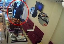 Kuyumcu dükkanına giren maskeli şüpheliler, 1 kilo altını gasbedip kaçtı