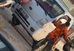 Maltepe’de tartıştığı sürücünün camını kaskla kıran motosikletli kamerada