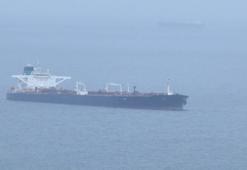 Karadeniz'de saldırıya uğrayan petrol tankeri Türkeli Demirleme Sahası'na çekildi
