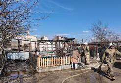 Evleri yangında küle dönen çifte komşuları destek oluyor