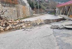 Mersin'de heyelan nedeniyle bazı evler zarar gördü