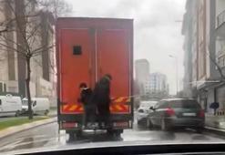 Esenyurt'ta trafikte patenle tehlikeli yolculuk kamerada