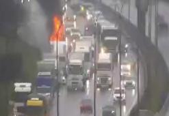 TEM Otoyolu'nda TIR yanıyor