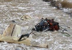 Alabora olan balıkçı teknesindeki 2 kişi yüzerek kurtuldu