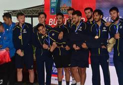 Fenerbahçe, Büyükler Türkiye Kupası Kürek Yarışları'nda kadın ve erkeklerde birinci oldu