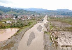 Salihli'de dereler taştı, tarım arazileri su altında kaldı