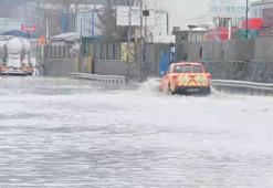 Sarıyer'de yollar göle döndü; sürücüler ilerlemekte güçlük çekti
