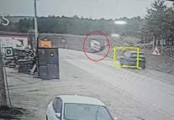 Şarampole devrilen otomobildeki 3 kişi yaralandı; kaza kamerada