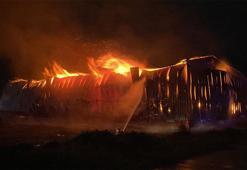 Osmaniye’de kağıt fabrikası yangını