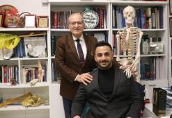 Ameliyatını yapan doktorun ilgisinden etkilenip aynı mesleği seçti, 20 yıl sonra buluştu