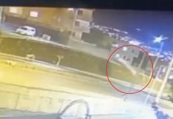 Otomobilin alt yola uçtuğu kaza kamerada: 3 yaralı