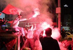 A Milli Takım'ın Dünya Kupası’na katılması İzmir'de kutlandı