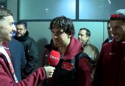 Orkun Kökçü, DHA mikrofonuyla Ferdi ve Oğuz'dan Dünya Kupası yorumlarını aldı