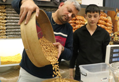 Çırak bulamayan leblebiciler, mesleği çocuklarıyla yaşatmaya çalışıyor